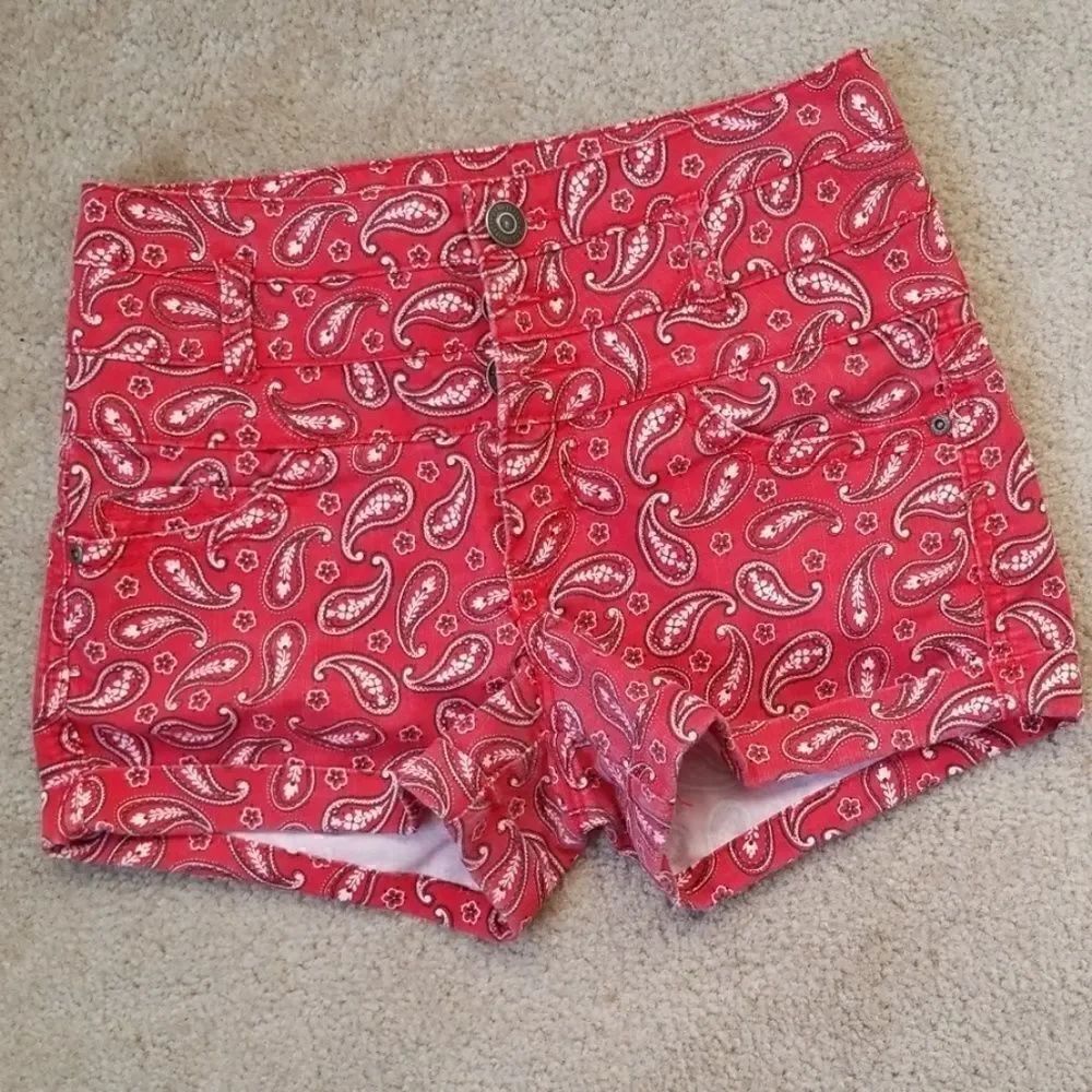 Wallflower Paisley Highwaisted Shorts 
